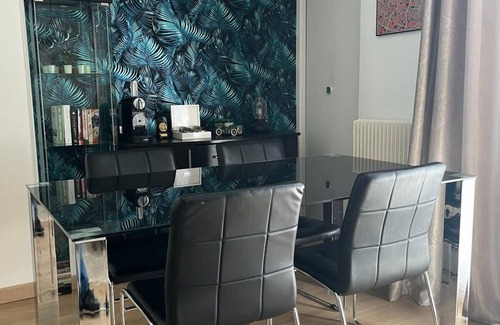Rueil-Malmaison Apartment | Magnifique Appartement 2 Chambres Proche de Paris