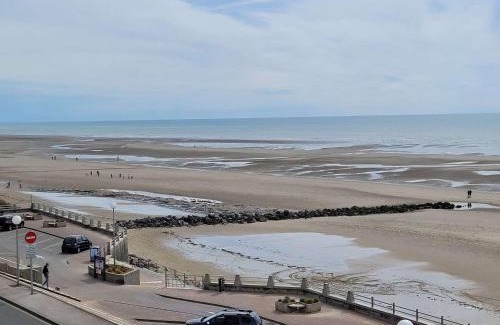 Merlimont-Plage Apartment | Magnifique Appartement Face Mer avec 2 Balcons, Terrasse et Ascenseur - FR-1-672-4