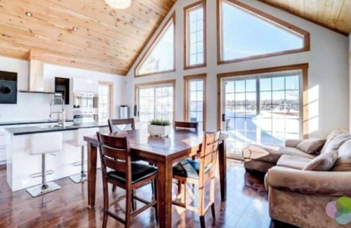 Lac-Simon Ski Chalet | Magnifique Chalet Style Scandinave au Bord du Lac-simon