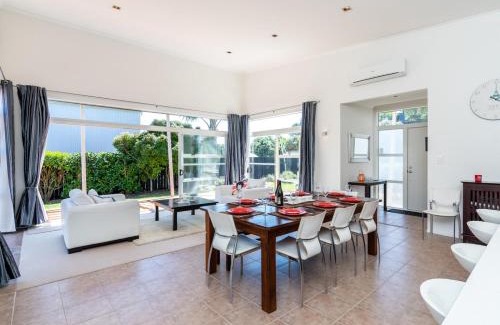 Mangawhai Heads House | Magnifique - Mangawhai Holiday Home