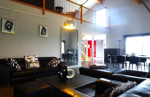 Montauban Villa | Magnifique villa 220m2- Quartier résidentiel Le Carreyrat - 6 à 8 pers - 3 chambres doubles - Grand jardin et terrasses