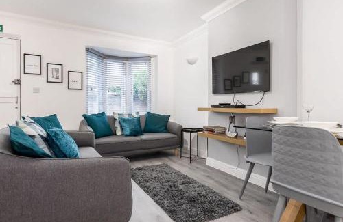 Poole House | Magnolia House - Beautiful Townhouse in Old Town Poole