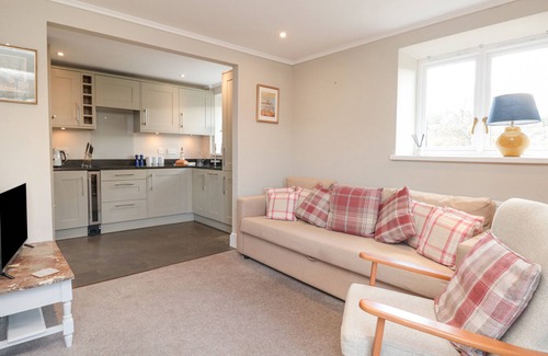 Dittisham Cottage | MAGNOLIA HOUSE, pet friendly, country holiday cottage in Dittisham