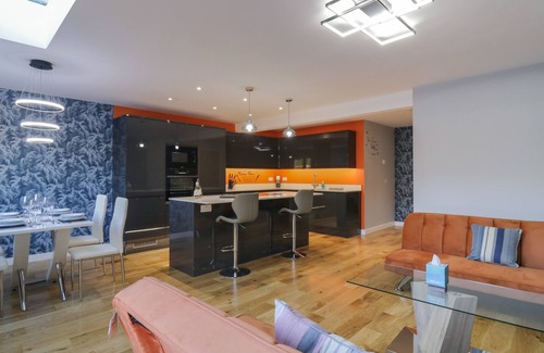 Caversham Cottage | MAGNOLIA HOUSE, pet friendly, with a garden in Caversham