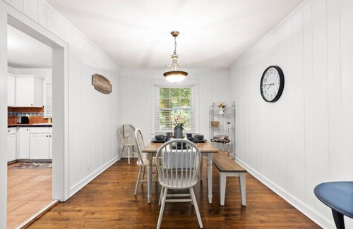 Kennesaw House | Magnolia on Main · Charming Farmhouse on Main St! WIFI + Dogs OK