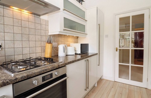 St Leonards-On-Sea Cottage | MAGPIES, family friendly, with a garden in St Leonards-On-Sea