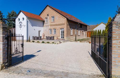 Boly Bed & Breakfast | Magtár Villa