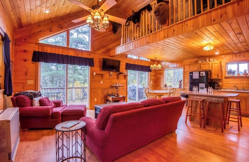 Oquossoc House | Mahara 2 - Spacious home with access to Rangeley Lake and the snowmobile trails.