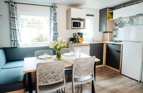 Sainte-Nathalene House | Maillac campsite * - 5-room mobile home for 10 people