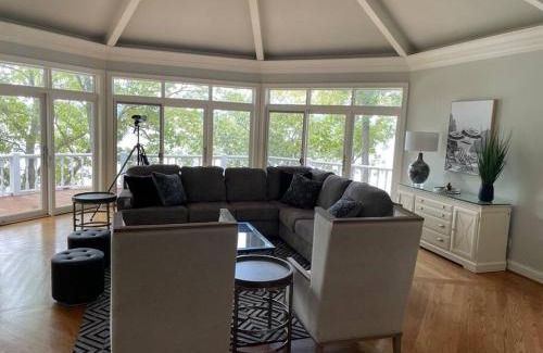 Cadiz House | Main Channel Manor
