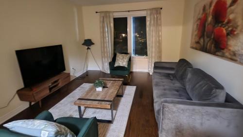 Newmarket House | main flooor