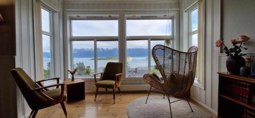 Lyngseidet Apartment | Main floor in the Lyngen Alps, whole house rentable