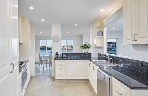 Sorrento House | Main River Mansion 5 bed + pool
