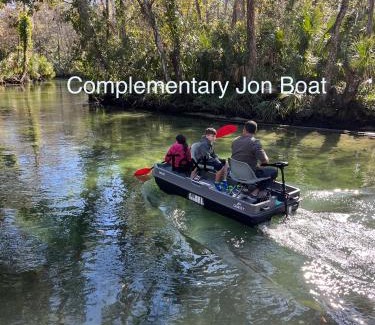 Weeki Wachee Gardens Villa | Main River Retreat hot tub, canoe with trolling motor