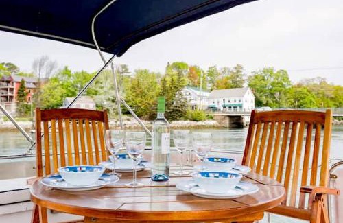 Damariscotta Boat Rental | Maine Bed & Boat, Nebi