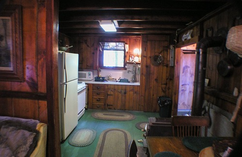 South Sanford Cabin | Maine Cabin on Beautiful, Quiet Lake.Close to Ocean