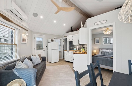 York Beach House | Maine Oceanfront Cottage- Steps away from Long Sands Beach!