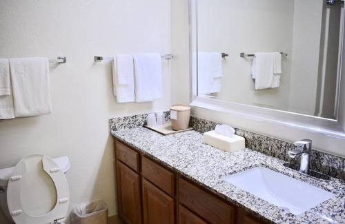 Cedar Rapids Hotel | MainStay Suites Cedar Rapids North - Marion