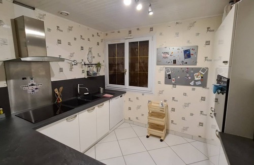 Villiers-Adam House | Maison à 30km de Paris, Avec Jacuzzi 6 Places Privatif en Libre Accès 24/24