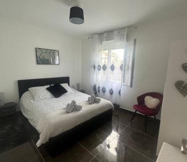 Saint-Thibault Apartment | Maison à la campagne