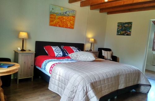 Savignac-de-Duras Bed & Breakfast | Maison à votre santé, room Vue de château, B&B close to Saint-Emilion, Bordeaux
