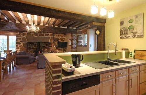 La Baroche-sous-Luce House | Maison écologique du XVe siècle avec jardin clos et garage, idéale pour une escapade paisible - FR-1-497-7