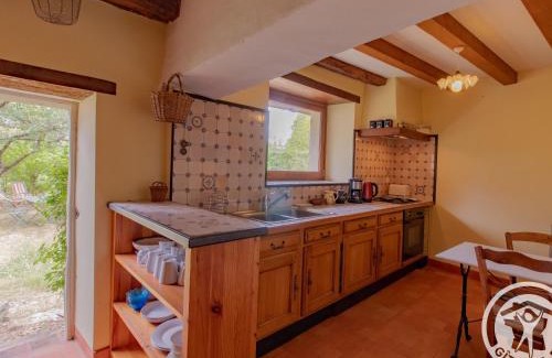 Huille House | Maison 15ème siècle à Huillé, 2 ch, jardin, cheminée, proche Loir et pistes cyclables - FR-1-622-45