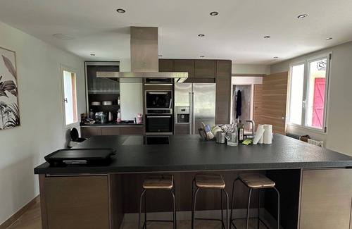 Bazemont House | Maison 250 m² Rénovée Avec Goût! Posez vos Valises, Idéal en Famille