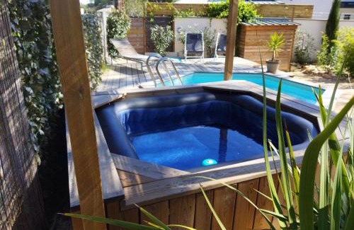 Langlade Villa | MAISON 5 Personnes EN GARRIGUE - PISCINE-SPA PRIVÉ