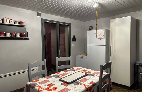 Lurbe-Saint-Christau House | Maison 8 Couchages au Calme au Pieds des Montagnes