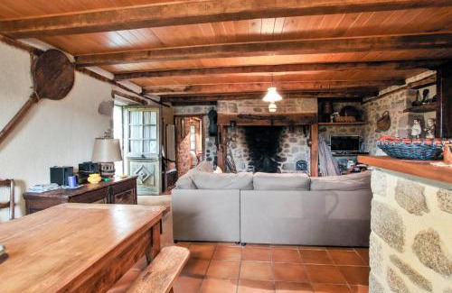 Senezergues House | Maison accueillante à Senezergues avec vue sur la montagne