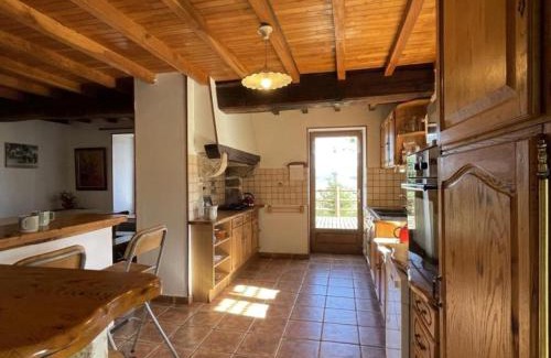 Laprugne House | Maison Authentique avec Jardin et Cheminée, Animaux Acceptés, Parking, Internet - FR-1-489-184