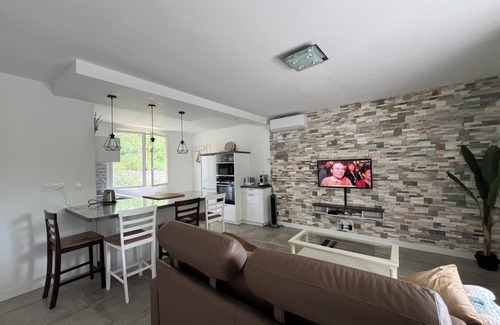 Les Assions House | Maison aux massots