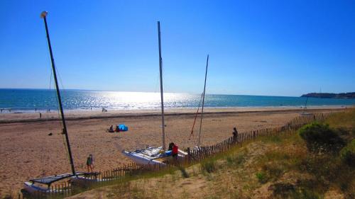Saint-Jean-de-la-Riviere House | Maison avec jardin à 80 m de la plage de Barneville-Carteret