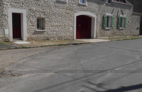 Nanteau-sur-Essonne Apartment | maison avec jardinet. nombreux site d'escalade.paris 60km. chateau proche .
