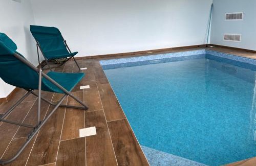 Aouste-sur-Sye Villa | Maison avec piscine intérieure privée, buses de spa, jardin clos et parking