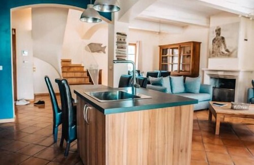 Le Thor House | Maison Avec Piscine, Jacuzzi, Sauna et Billard