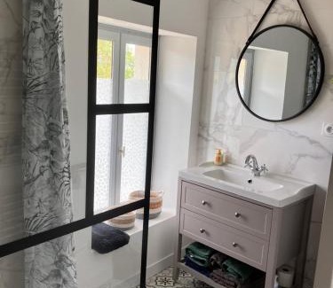 Ceyzerieu House | Maison bohème avec bain nordique