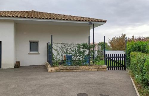Marsillargues House | Maison calme avec jardin et parking privés