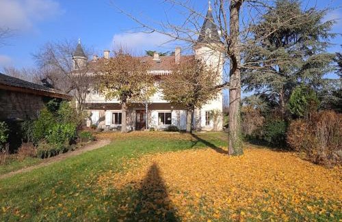Quintenas Villa | Maison calme avec piscine entourée de son parc