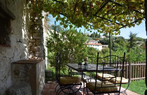 Village House | Maison Castely