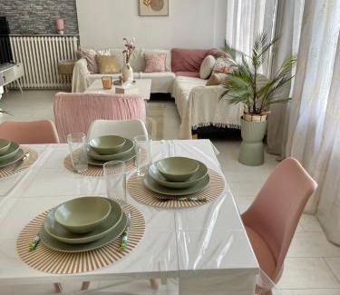 Tremblay-en-France House | Maison chaleureuse 4 chambres avec jardin - Proche Paris - ARENA Paris Nord Villepinte - Parc des expositions - Aéroport CDG - Disney - Astérix