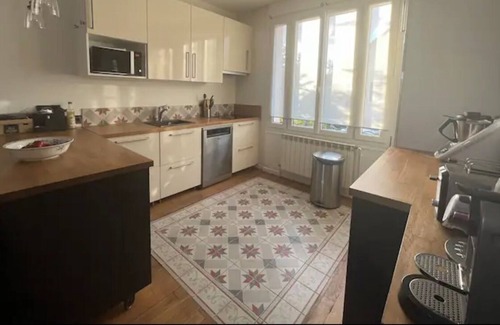 Sucy-en-Brie House | Maison Chaleureuse Avec Jacuzzi à Proximité de la Forêt