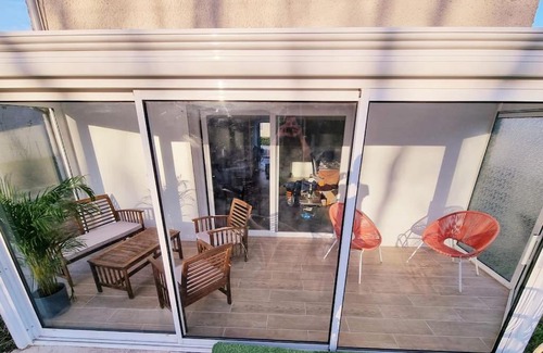 Villepinte House | Maison Chaleureuse