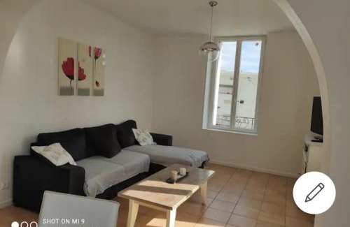 Habas Apartment | Maison cosy à la campagne, piscine et tranquillité