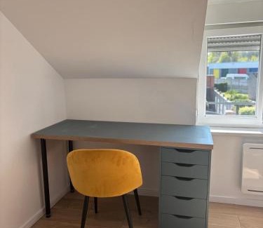 Bruay-sur-l'Escaut Apartment | Maison cosy avec cour privée