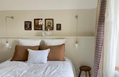 Guegon House | Maison d'hôtes Ojigi - Ancienne école de Trégranteur