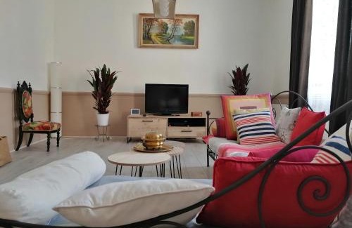 La Chapelle-Montligeon House | Maison dans le bourg