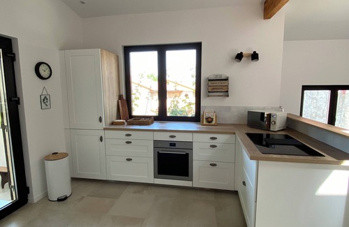 Authezat House | Maison de Bourg au Calme Terrasse Donnant sur un Petit Jardin
