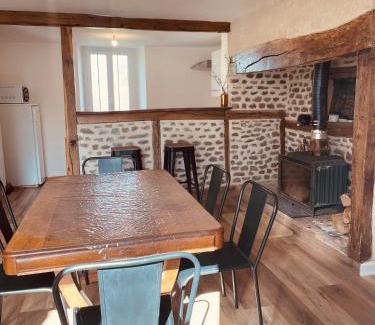 Saint-Santin-Cantales House | Maison de campagne